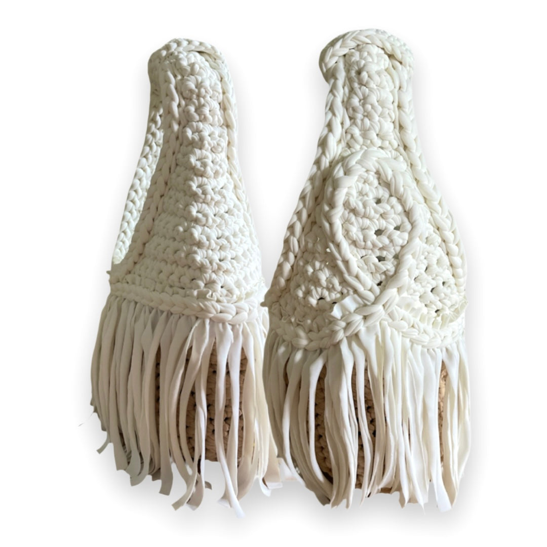 CROCHETED MINI RODEO WRISTLET • white and clay