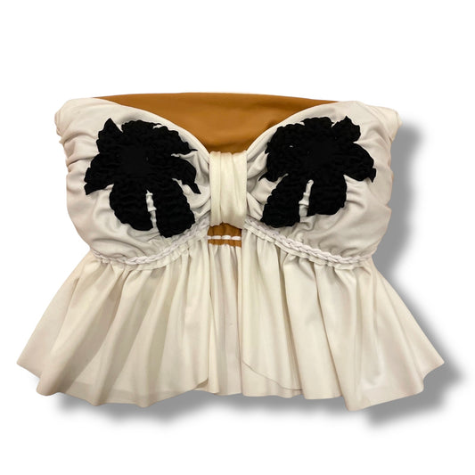 TOP COCO REVERSIBLE CON VOLANTES Y PARTIDOS DE GANCHILLO • blanco y cuero