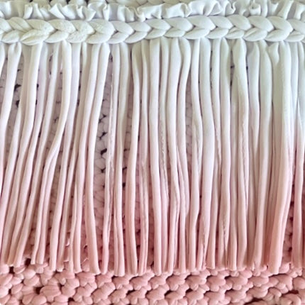 MINI PULSERA OMBRE DE GANCHILLO • blanco y rosa