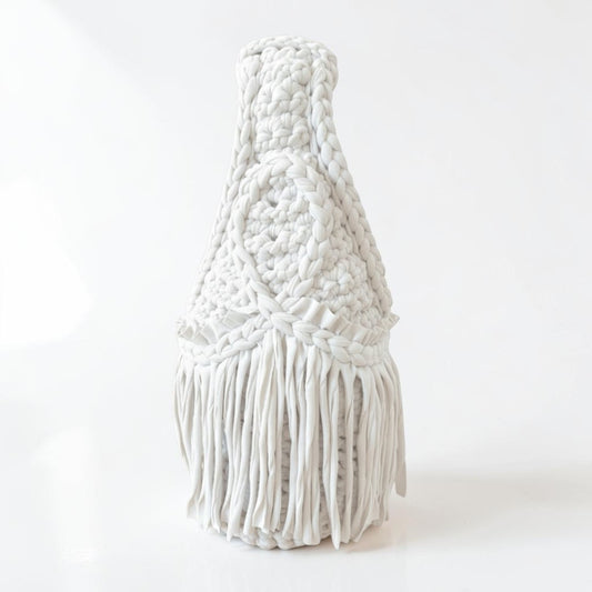 CROCHETED MINI FRINGE WRISTLET • white
