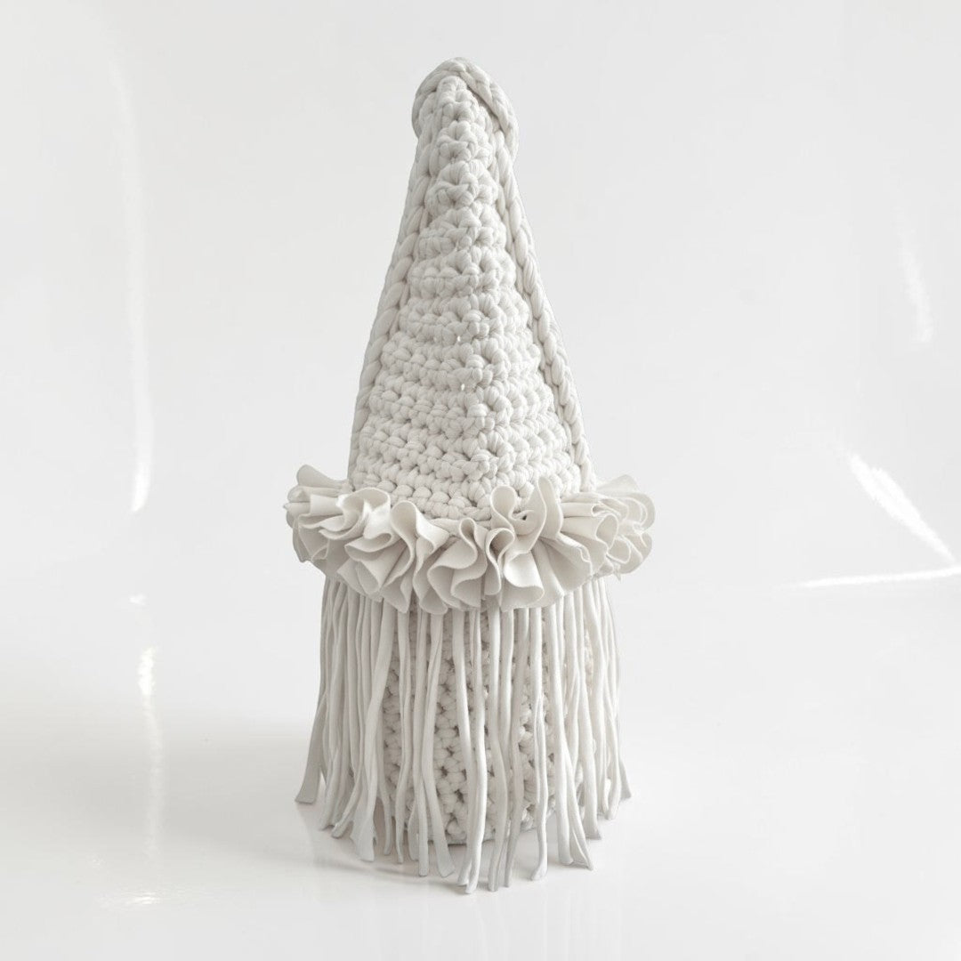 CROCHETED MINI FLOWER FRINGE WRISTLET • white